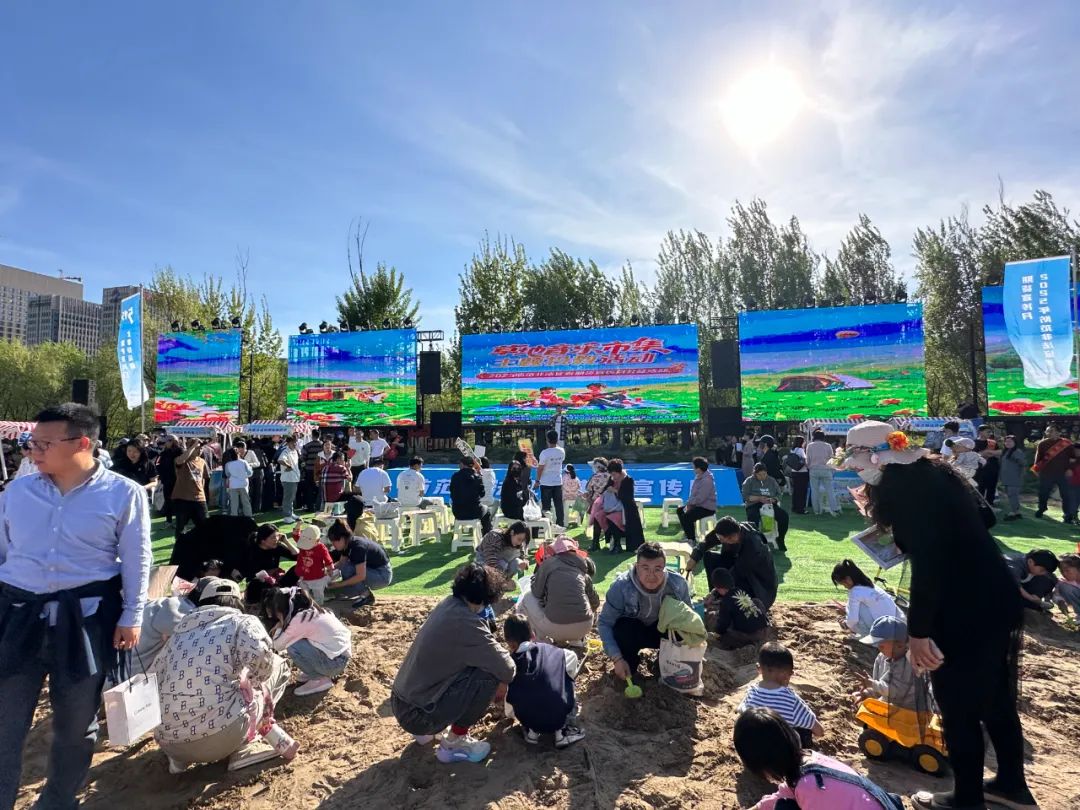 “5·15全國(guó)投資者保護(hù)宣傳日”暨“2025年防范非法證券期貨宣傳月”草地音樂市集活動(dòng)圓滿舉辦——寓教于樂，守護(hù)投資者權(quán)益