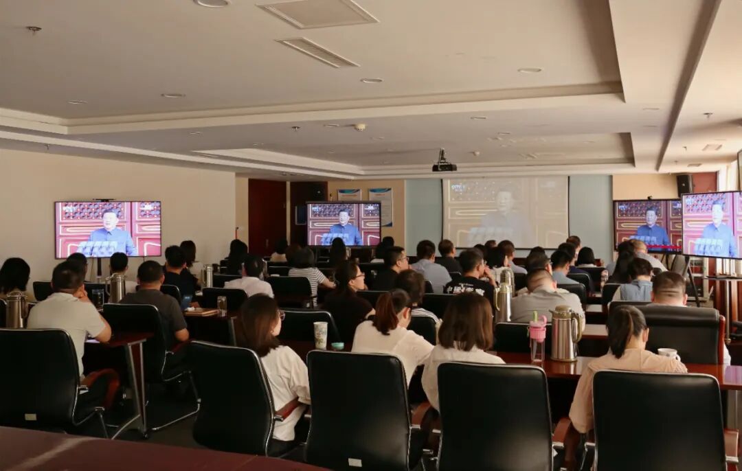 內(nèi)蒙古證券期貨業(yè)協(xié)會(huì)黨支部組織觀(guān)看紀(jì)念中國(guó)人民抗日戰(zhàn)爭(zhēng)暨世界反法西斯戰(zhàn)爭(zhēng)勝利80周年大會(huì)直播